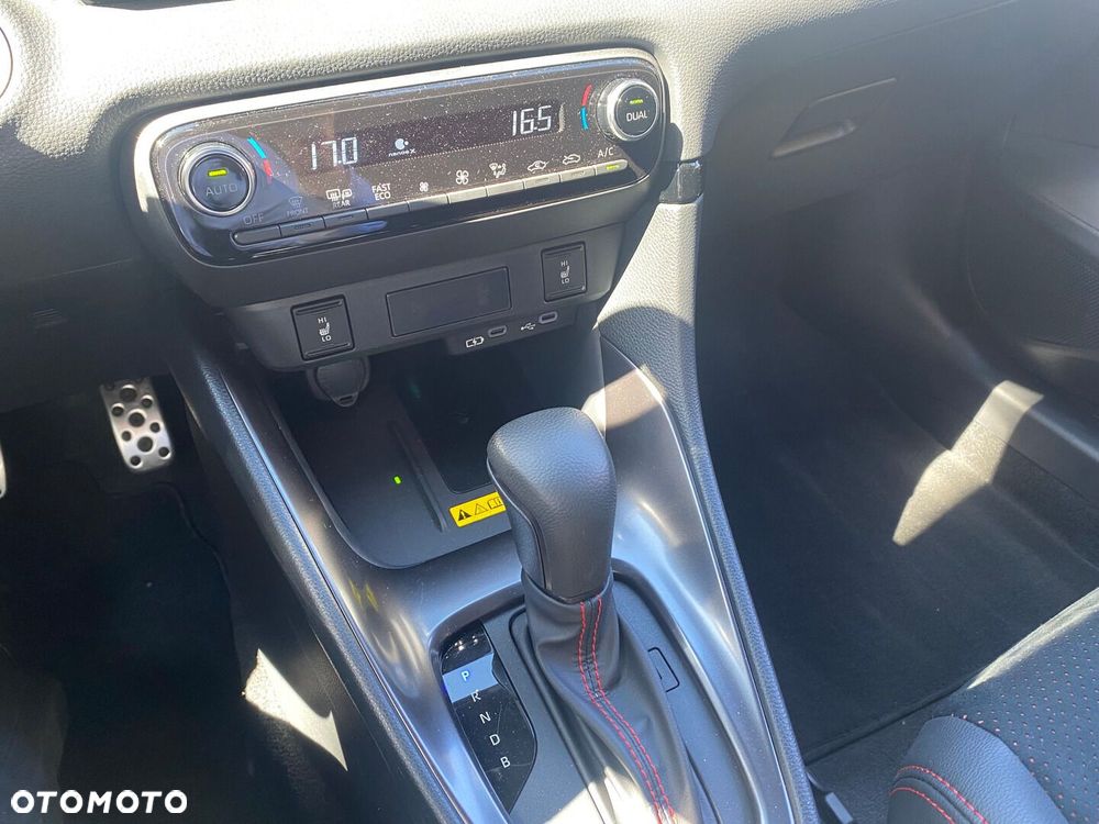 Toyota Yaris Hybrid 1.5 GR Sport - 17