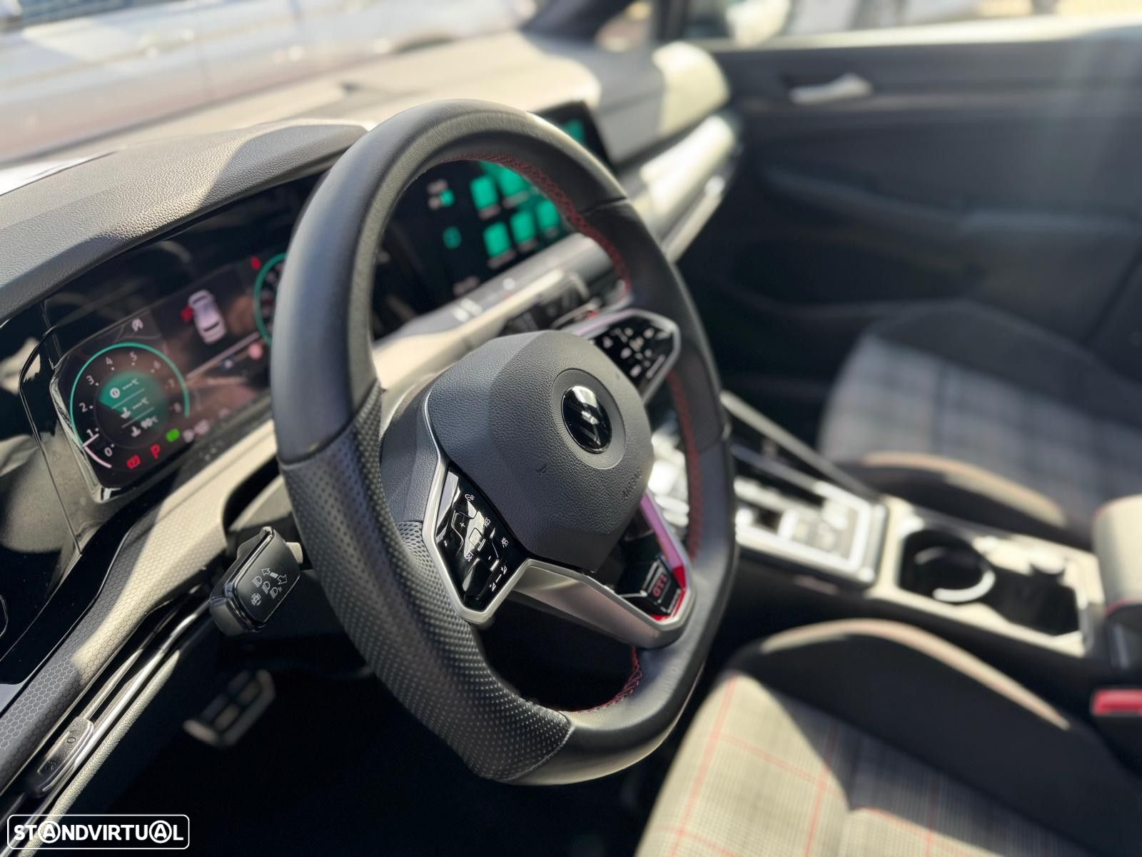 VW Golf 2.0 TSI GTI DSG - 32