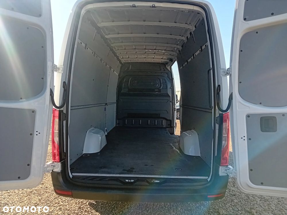 Mercedes-Benz Sprinter - 10