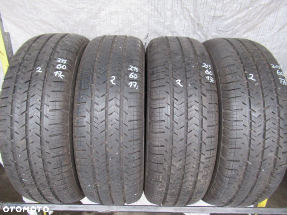 4x Michelin Agilis + 215/60/17c 104/102H lato 8,5 mm - 1