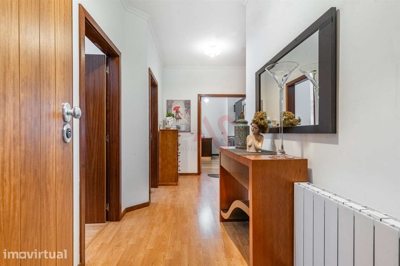 Apartamento T2 | 2.º Andar c/ Elevador | Lugar de Garagem | Centro de - Grande imagem: 5/23