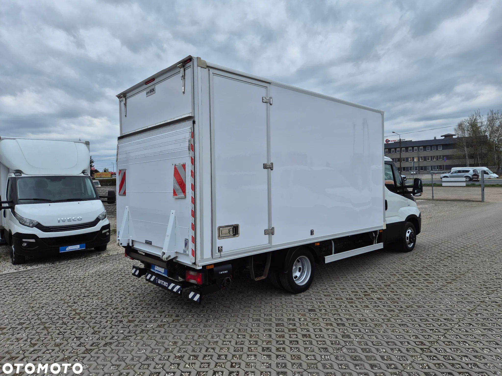 Iveco Daily 35C14, kontener, winda 750KG, bliźniaki - 5
