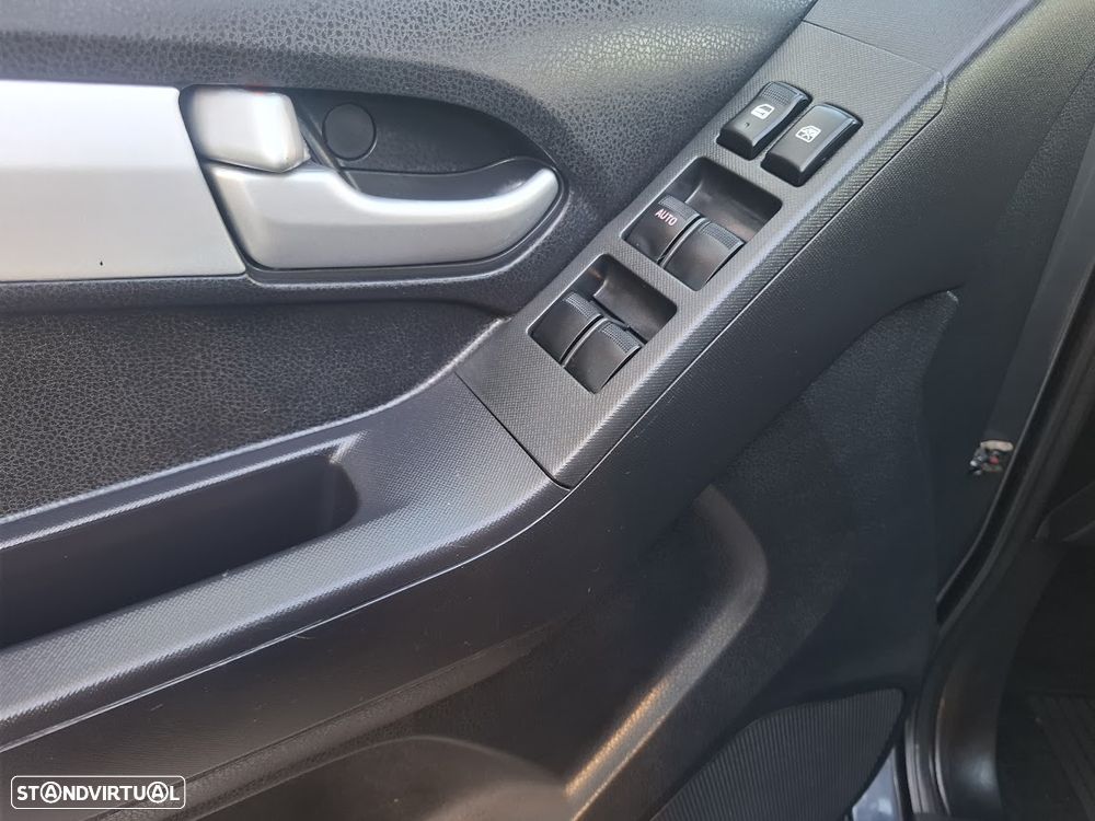 Isuzu D-Max 4x4 Cabine Dupla Auto Premium - 30