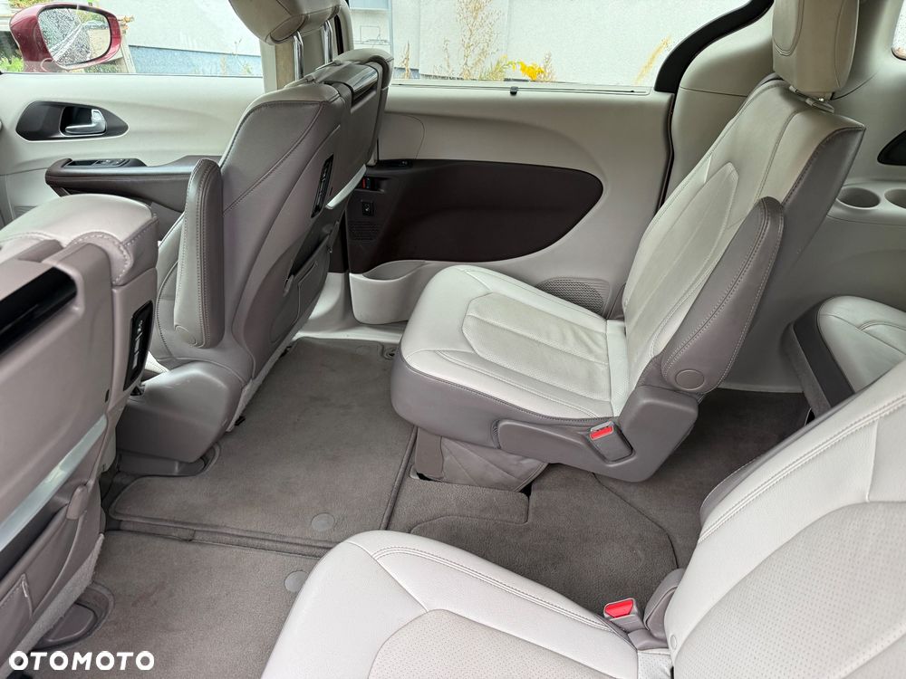 Chrysler Pacifica - 15