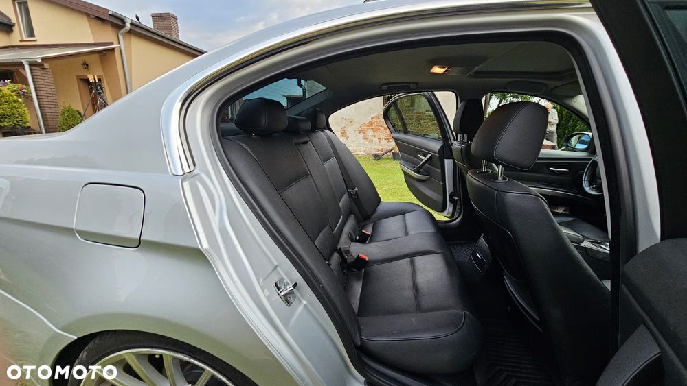 BMW Seria 3 325i - 15
