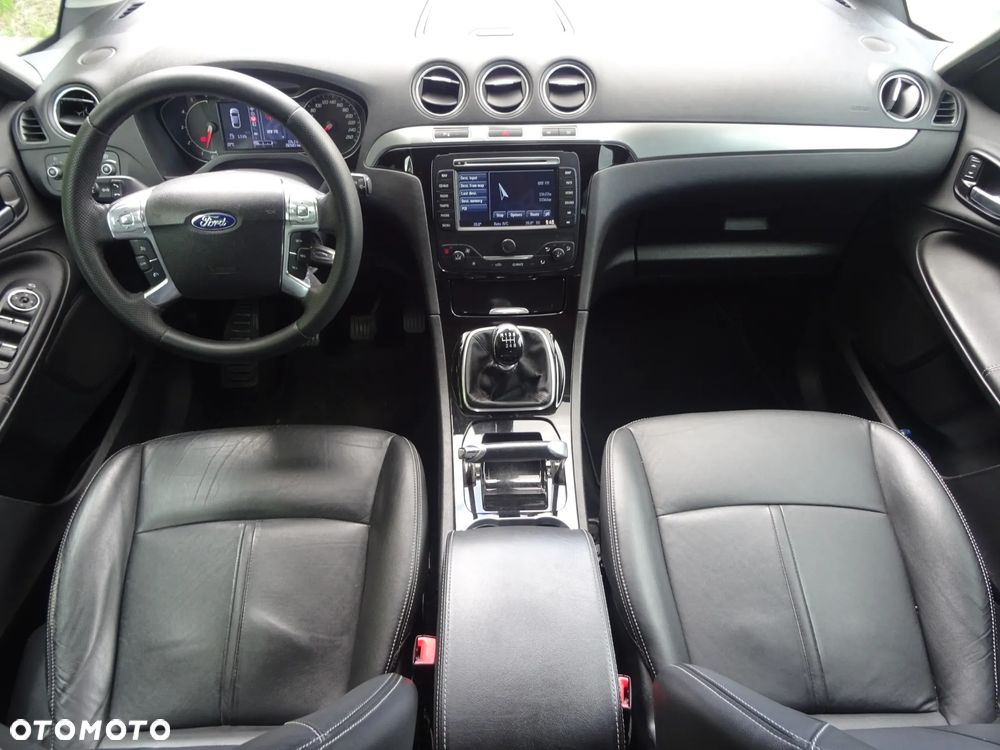 Ford S-Max - 32