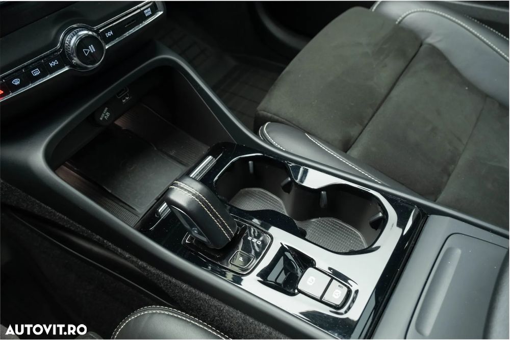 Volvo XC 40 B4 B AWD Geartronic RDesign - 34