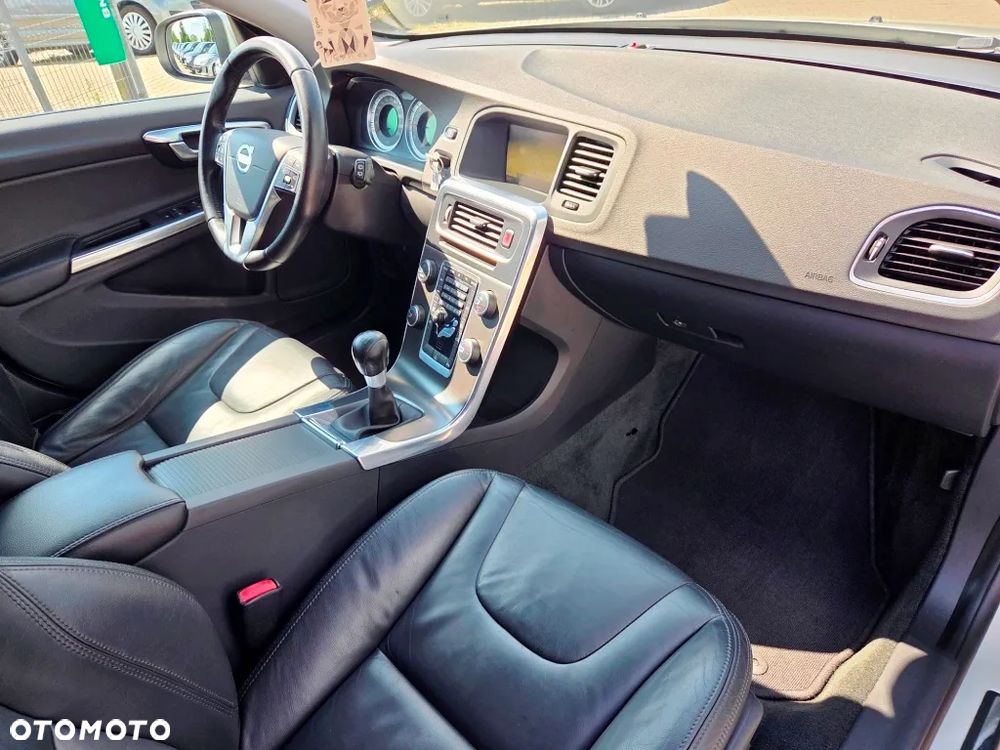 Volvo V60 D2 Momentum - 30