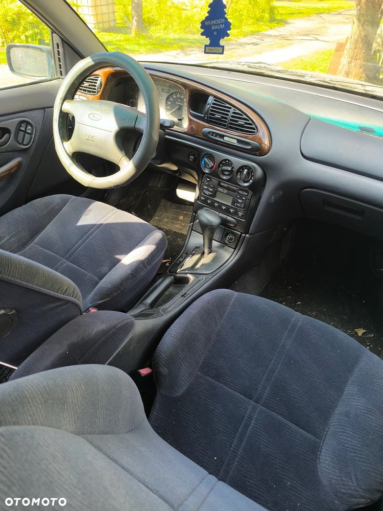 Ford Mondeo 2.0 Ghia - 6