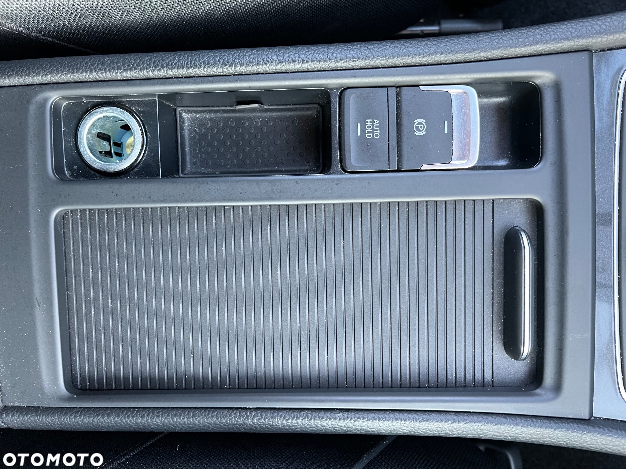 Volkswagen Golf e-Golf - 27