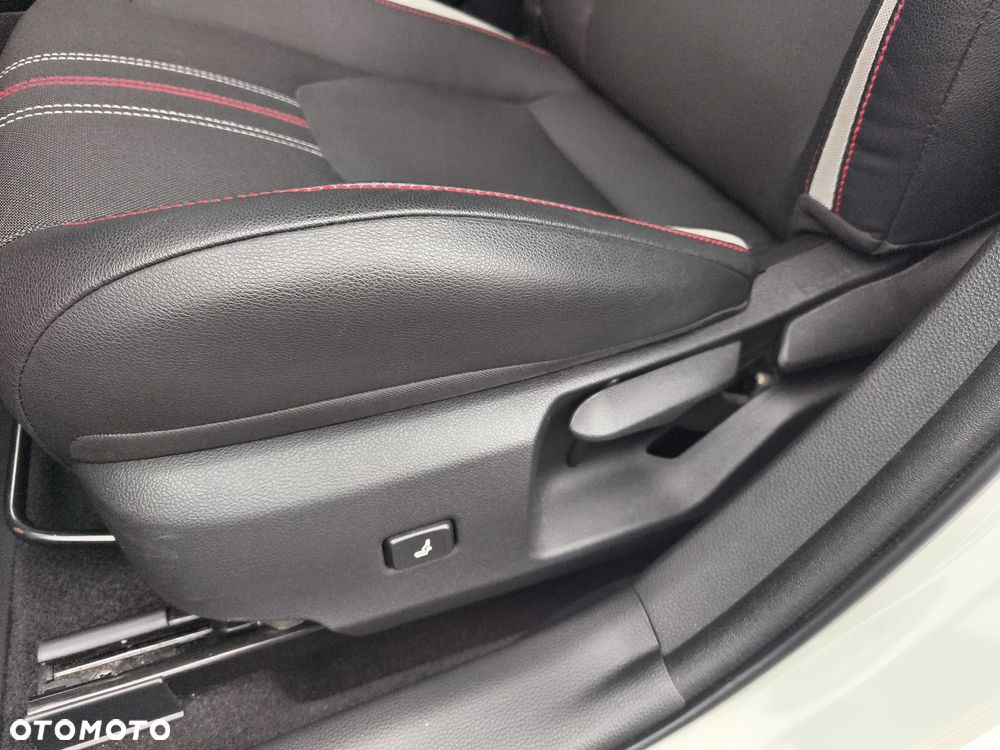 Toyota Corolla 2.0 Hybrid GR Sport - 23