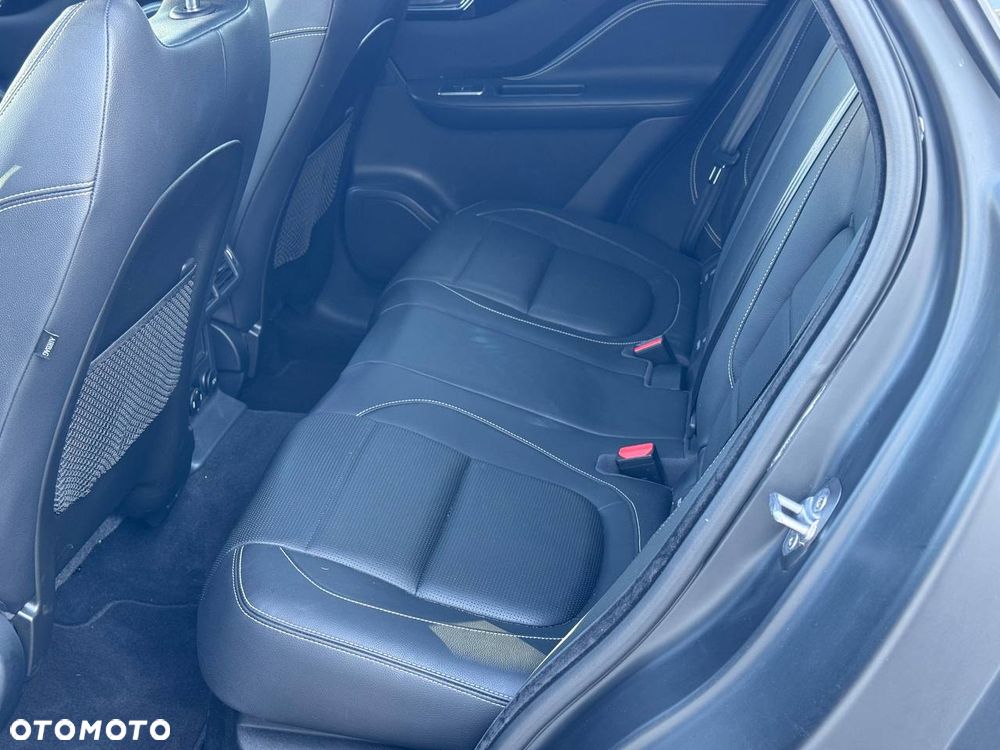 Jaguar F-Pace P250 AWD R-Dynamic S - 9