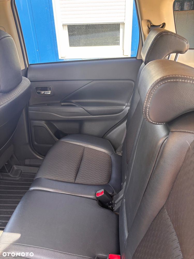 Mitsubishi Outlander 2.2 DI-D 4WD Intense - 8