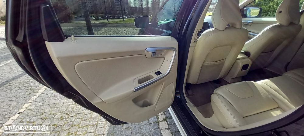 Volvo XC 60 2.0 D3 Drive Momentum - 8