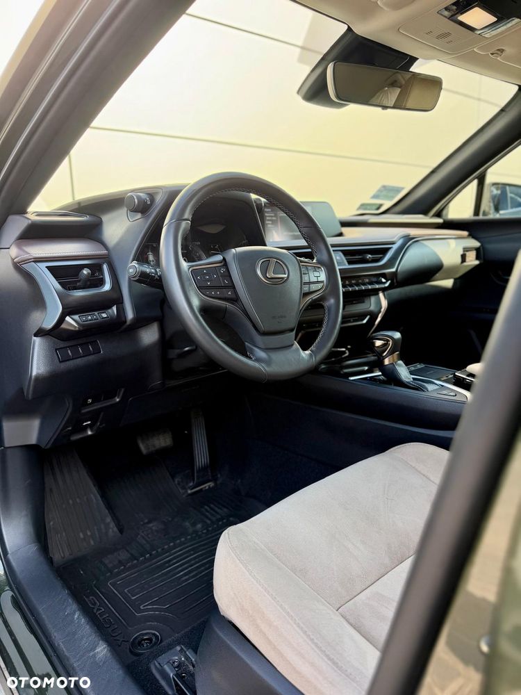 Lexus UX - 8