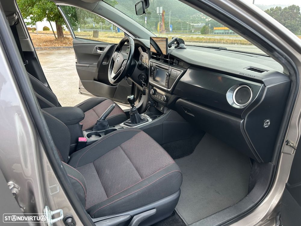 Toyota Auris Touring Sports 1.4 D-4D Com+P.Sport - 15