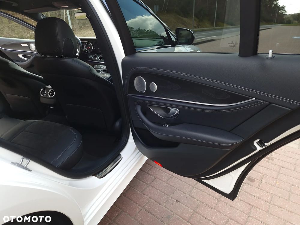 Mercedes-Benz Klasa E 220 d 4-Matic 9G-TRONIC - 18