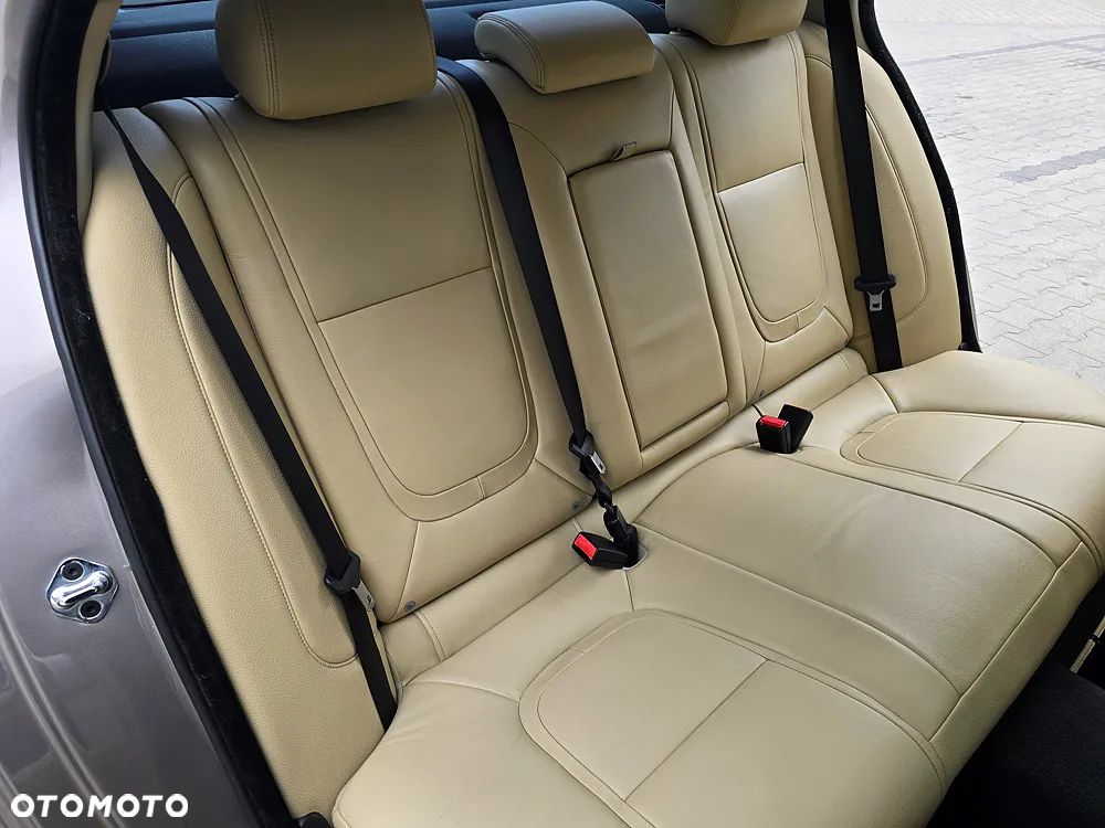 Jaguar XF 2.2 D Premium Luxury - 22