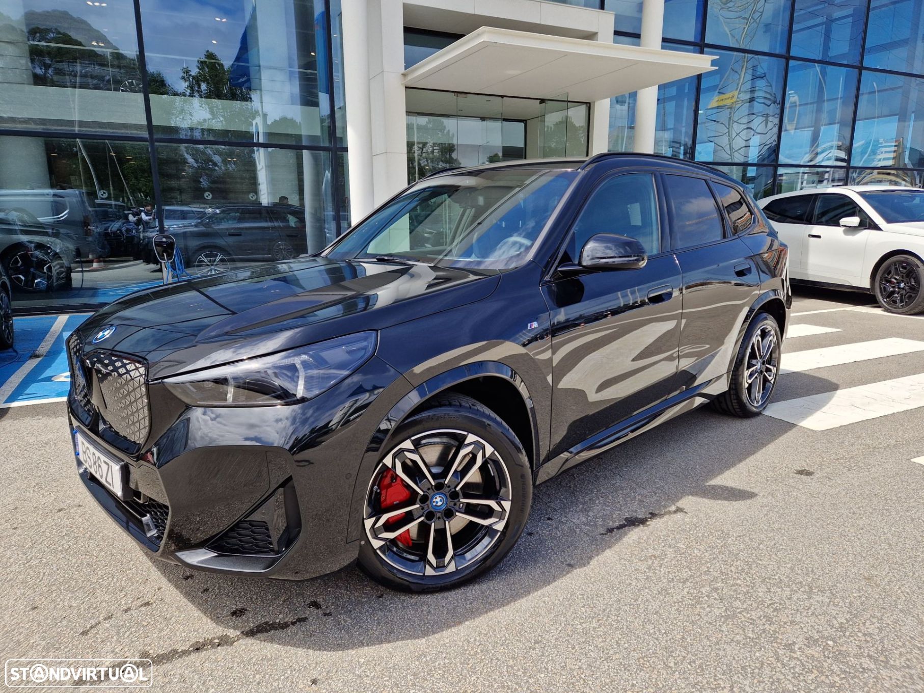 BMW iX1 eDrive20 Pack Desportivo M Pro - 1