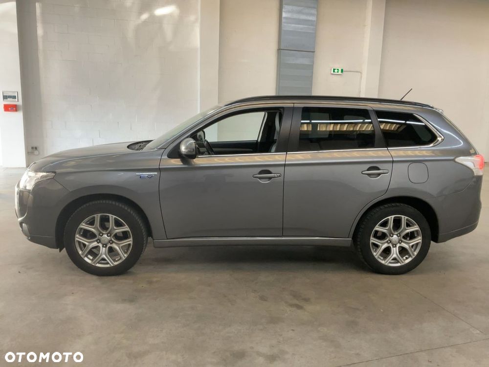 Mitsubishi Outlander 2.0 4WD Top - 11