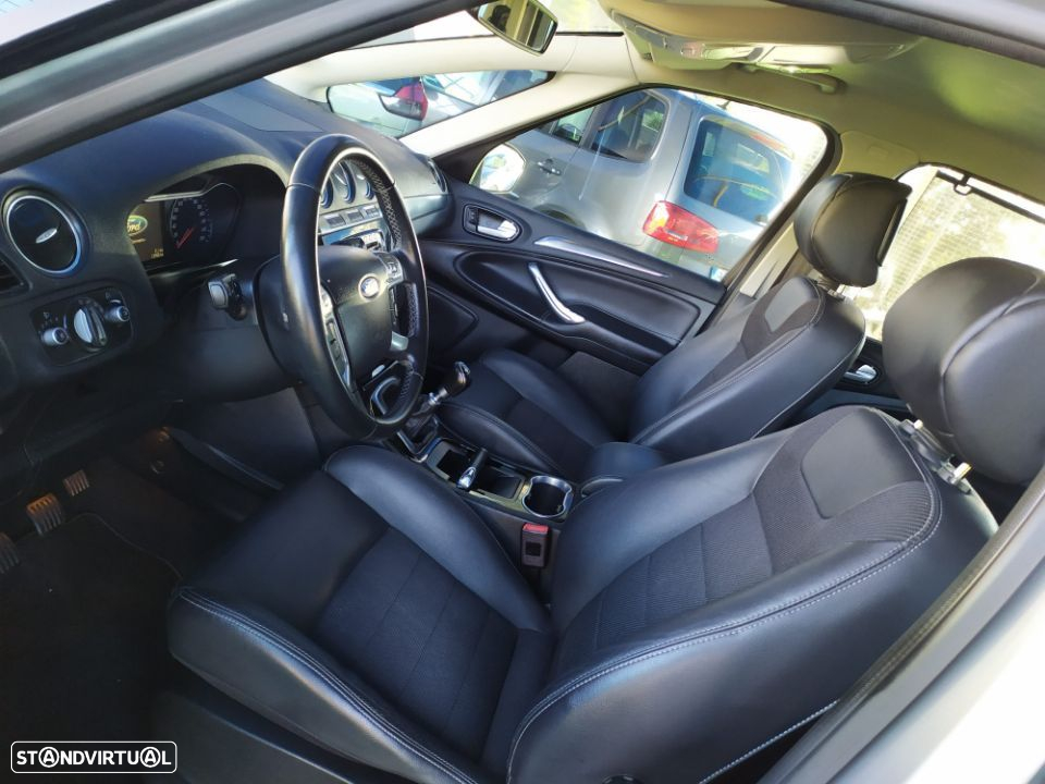 Ford S-Max 2.0 TDCi Titanium 7L 143g - 26