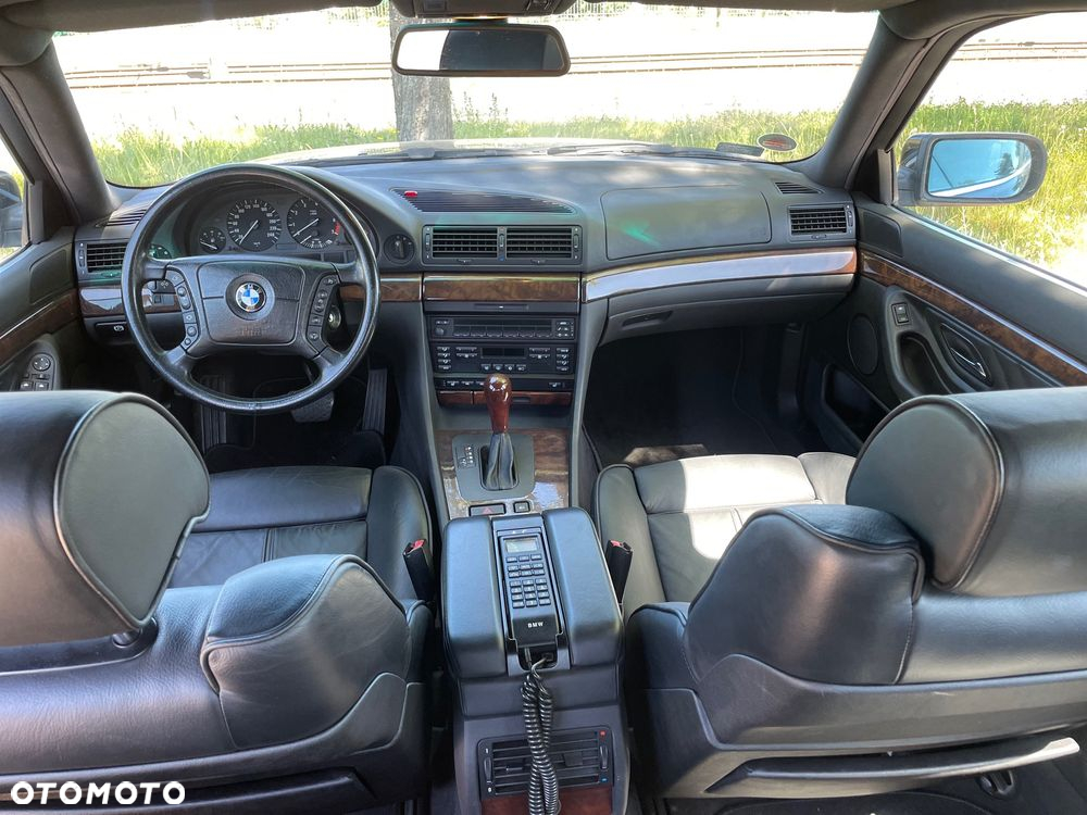 BMW Seria 7 740i - 27