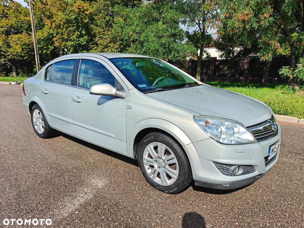 Opel Astra 1.6 Essentia - 1
