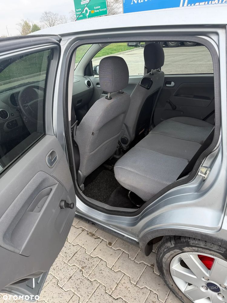 Ford Fusion 1.4 + - 6