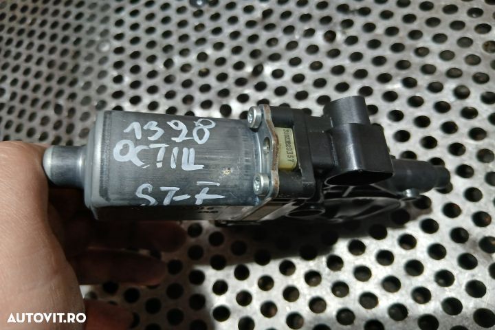 Motoras macara geam fata stanga 0130822717 5Q0959801B 0130822717 5Q09 - 2