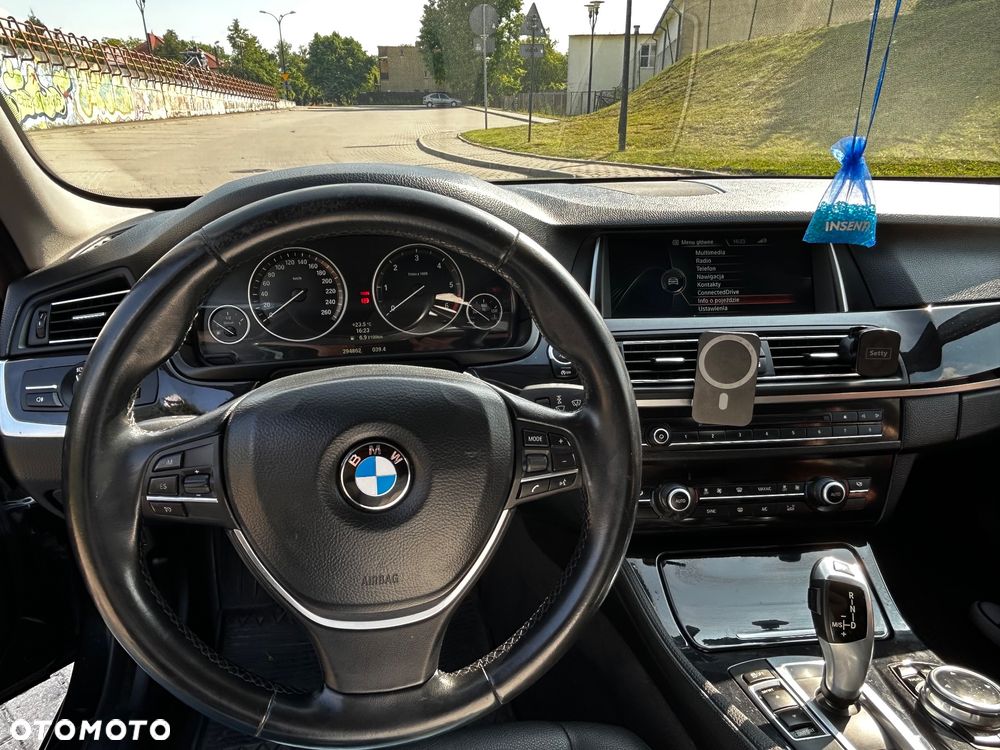 BMW Seria 5 520d xDrive - 22