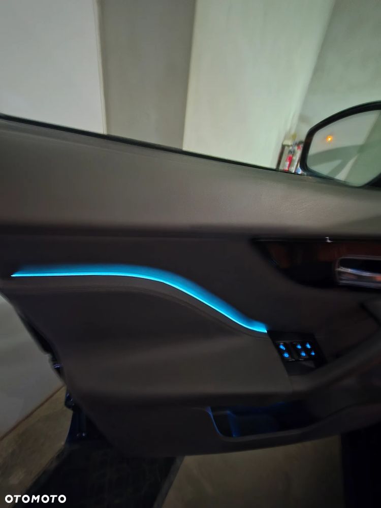 Jaguar F-Pace 25t AWD R-Sport - 14