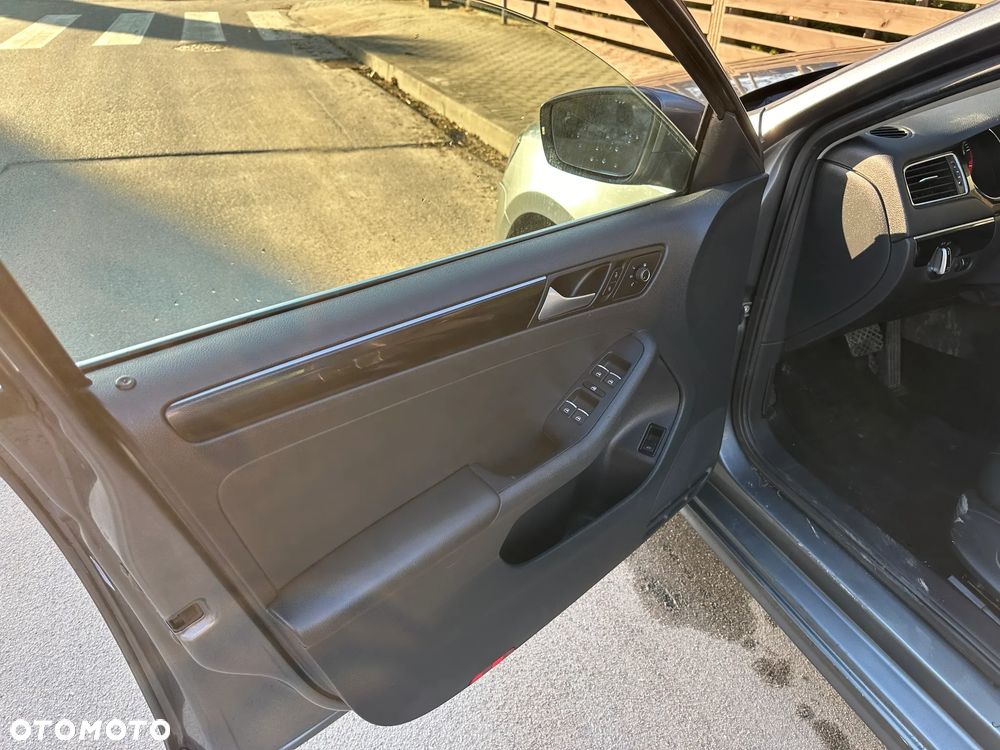 Volkswagen Jetta 1.8T SE - 16