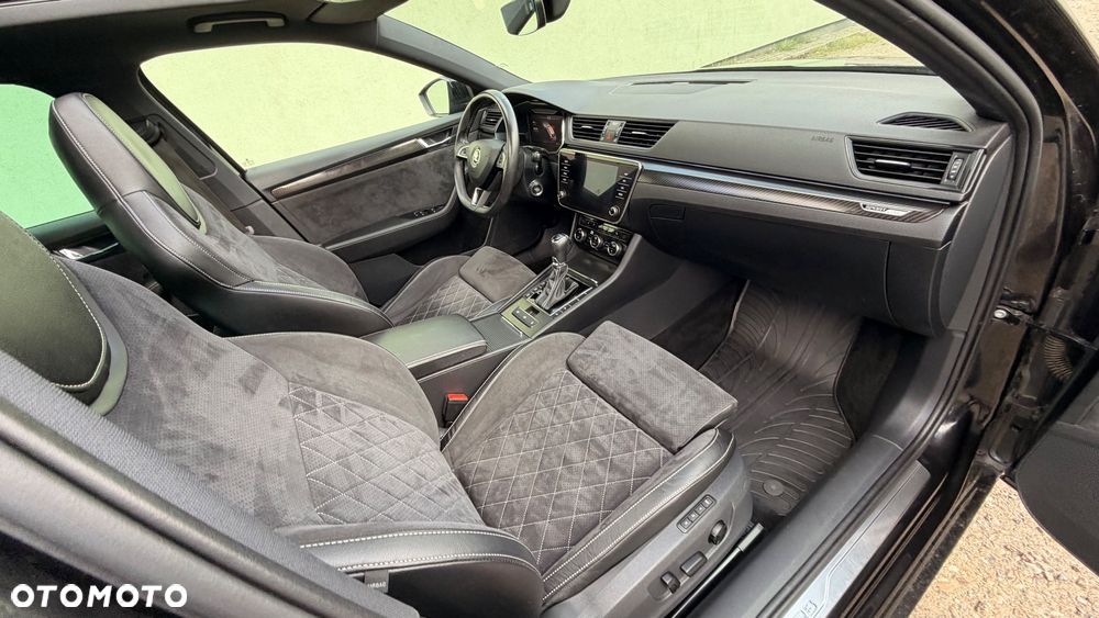 Skoda Superb 2.0 TDI DSG Sportline - 32