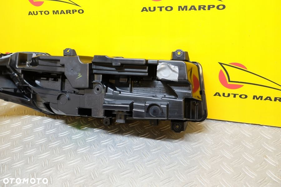 CHEVROLET CORVETTE C8 2019- LAMPA TYŁ PRAWA LED USA - 10
