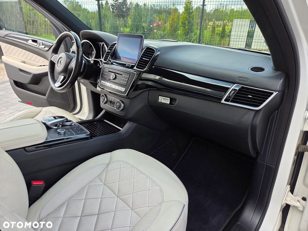 Mercedes-Benz GLS - 25