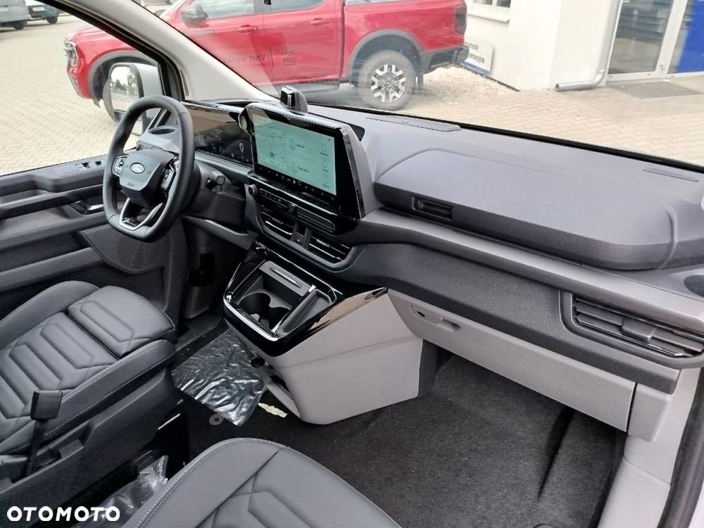 Ford Tourneo Custom 320 L2H1 VA Autm Titanium X - 17