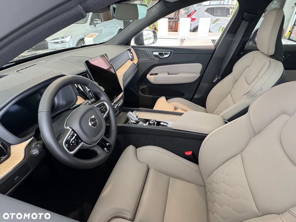 Volvo XC 60 B5 B AWD Ultra Bright - 4