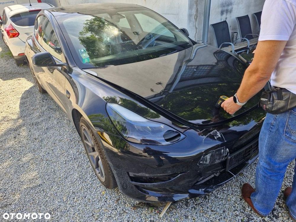 Tesla Model 3 - 4