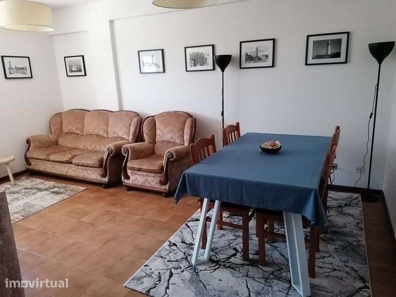 Vende-se T1 na praia da Barra com boas áreas.