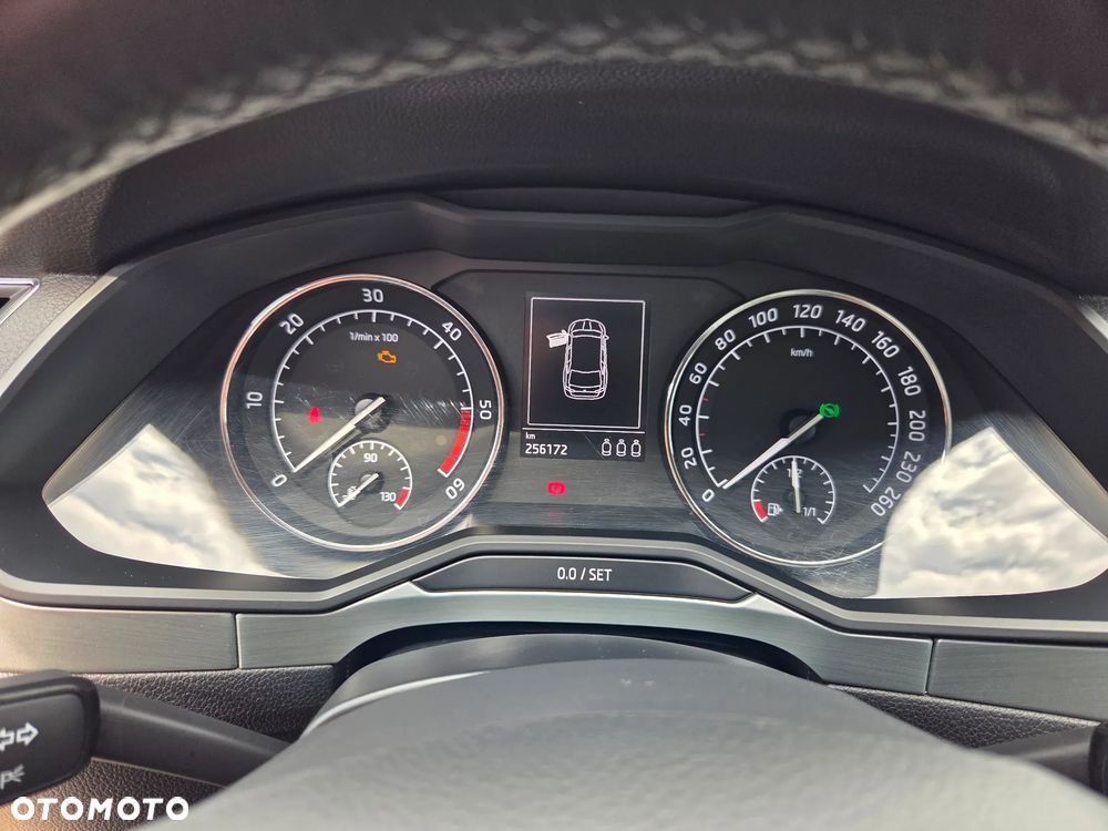Skoda Superb 2.0 TDI Ambition DSG - 4