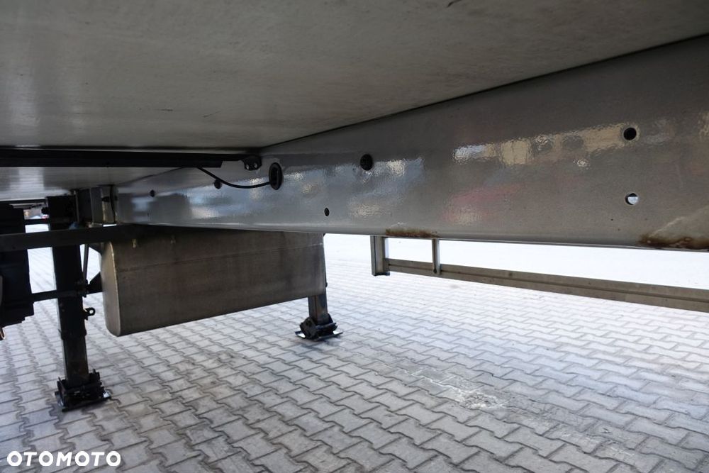 Lamberet CHŁODNIA / SR2 / CARRIER VECTOR 1550 / SAF / DRUKARKA / KOSZ NA KOŁO ZAPASOWE - 26