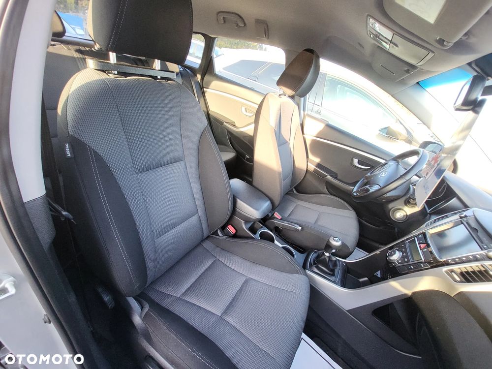 Hyundai i30 blue Kombi 1.6 CRDi Premium - 13