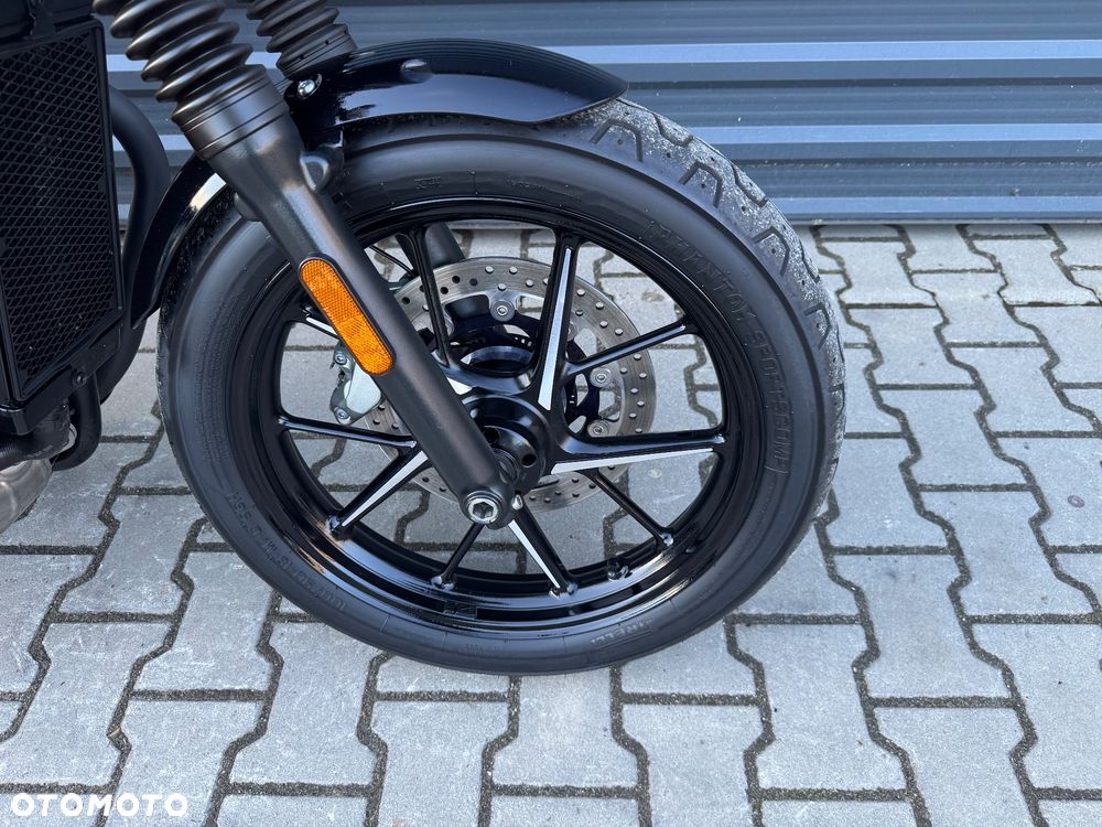 Triumph Street Twin - 19