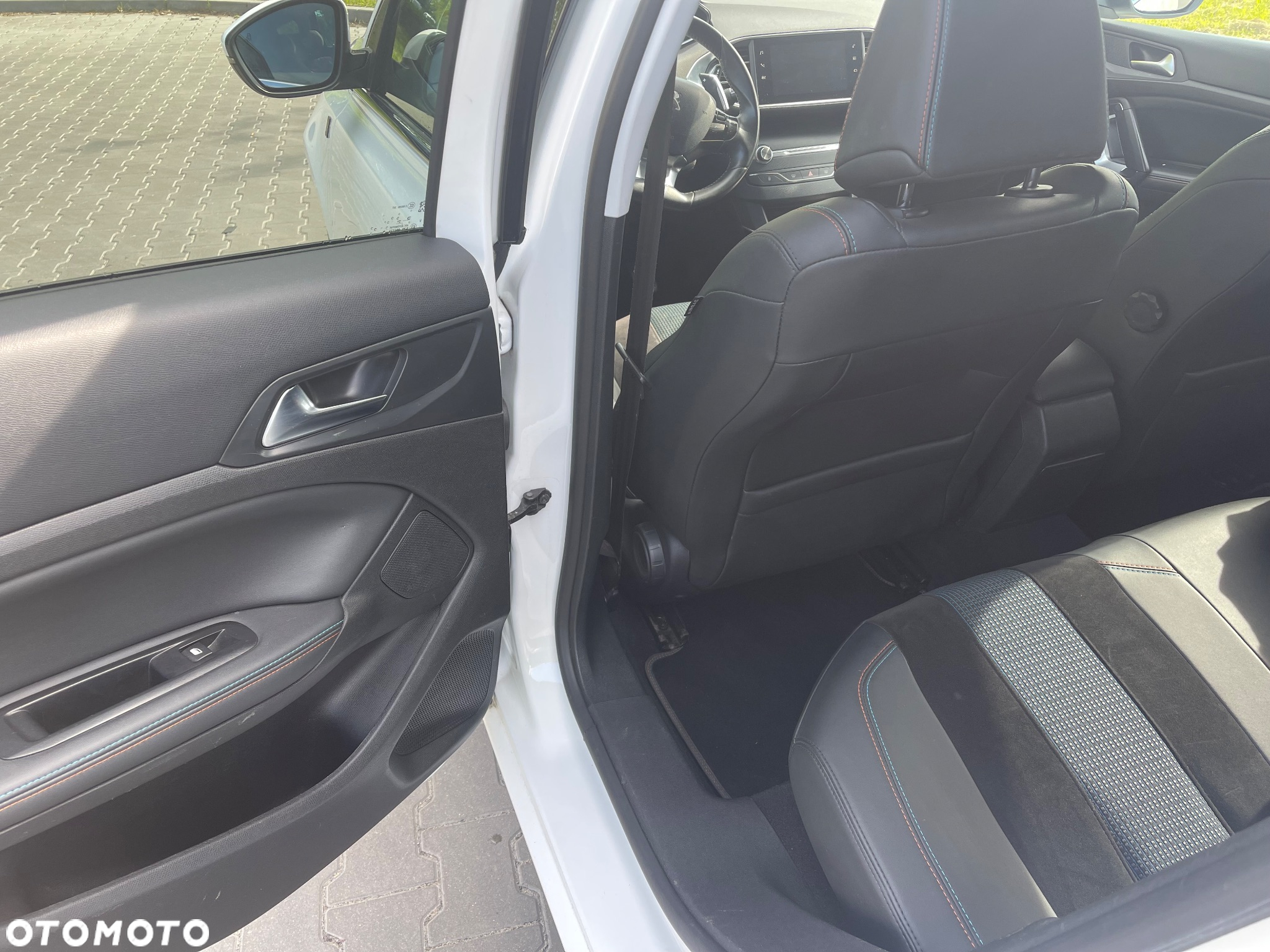 Peugeot 308 1.5 BlueHDi Active Pack S&S EAT8 - 4