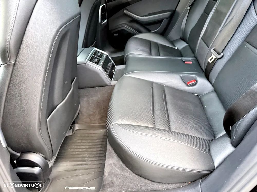 Porsche Panamera 4 E-Hybrid - 39