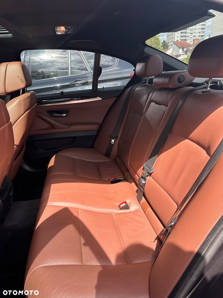 BMW Seria 5 528i - 12