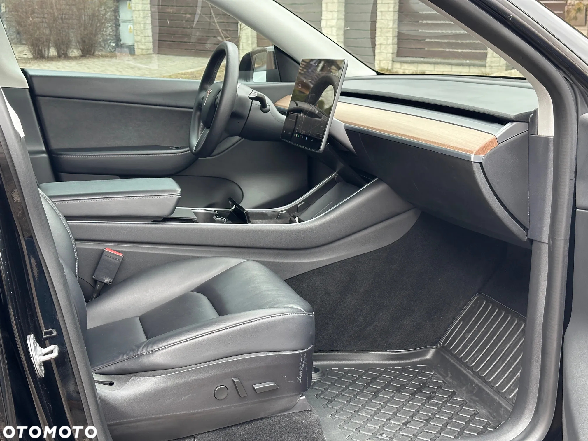 Tesla Y Model Long Range Dual Motor AWD - 26