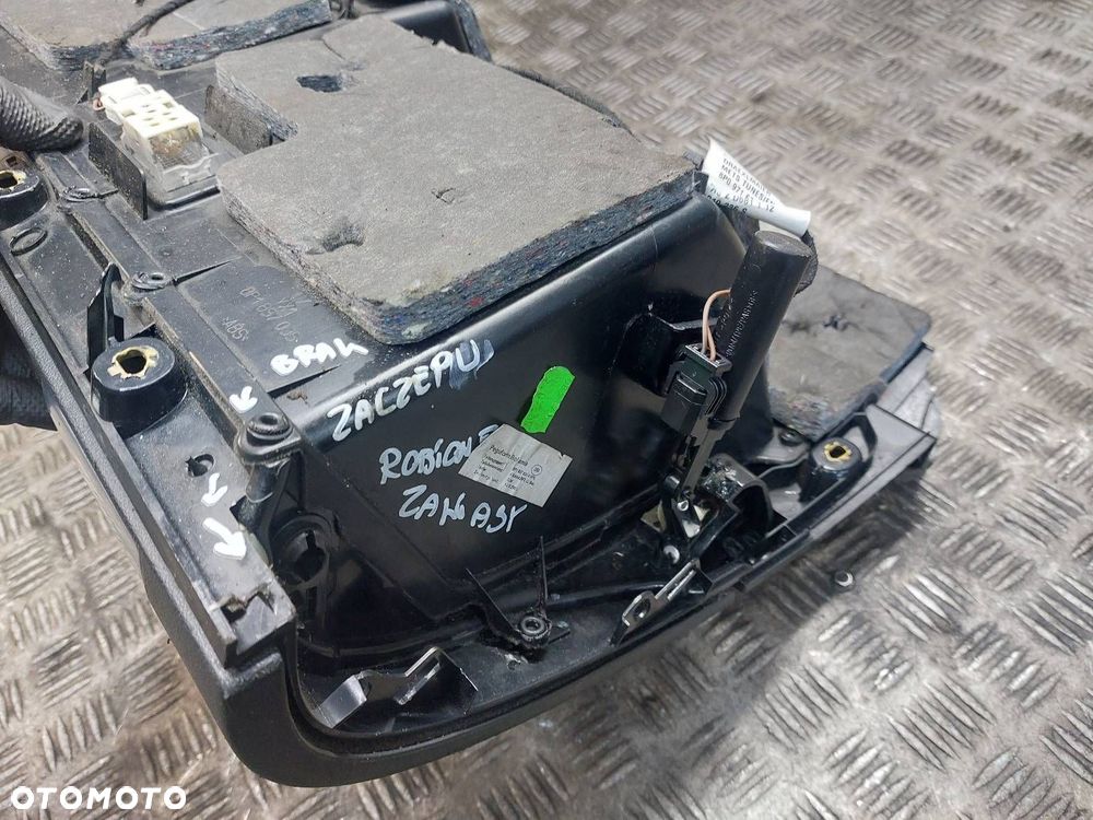 SCHOWEK PASAŻERA AUDI A3 8P 8P1857035G - 5