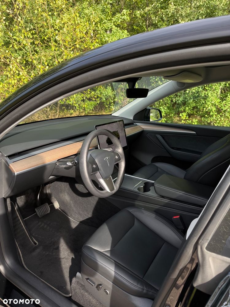 Tesla Y - 10