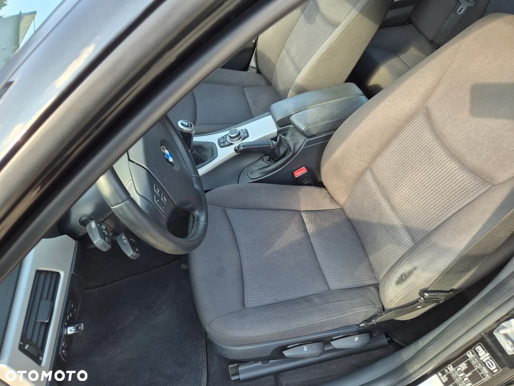 BMW Seria 3 318d DPF Edition Exclusive - 12